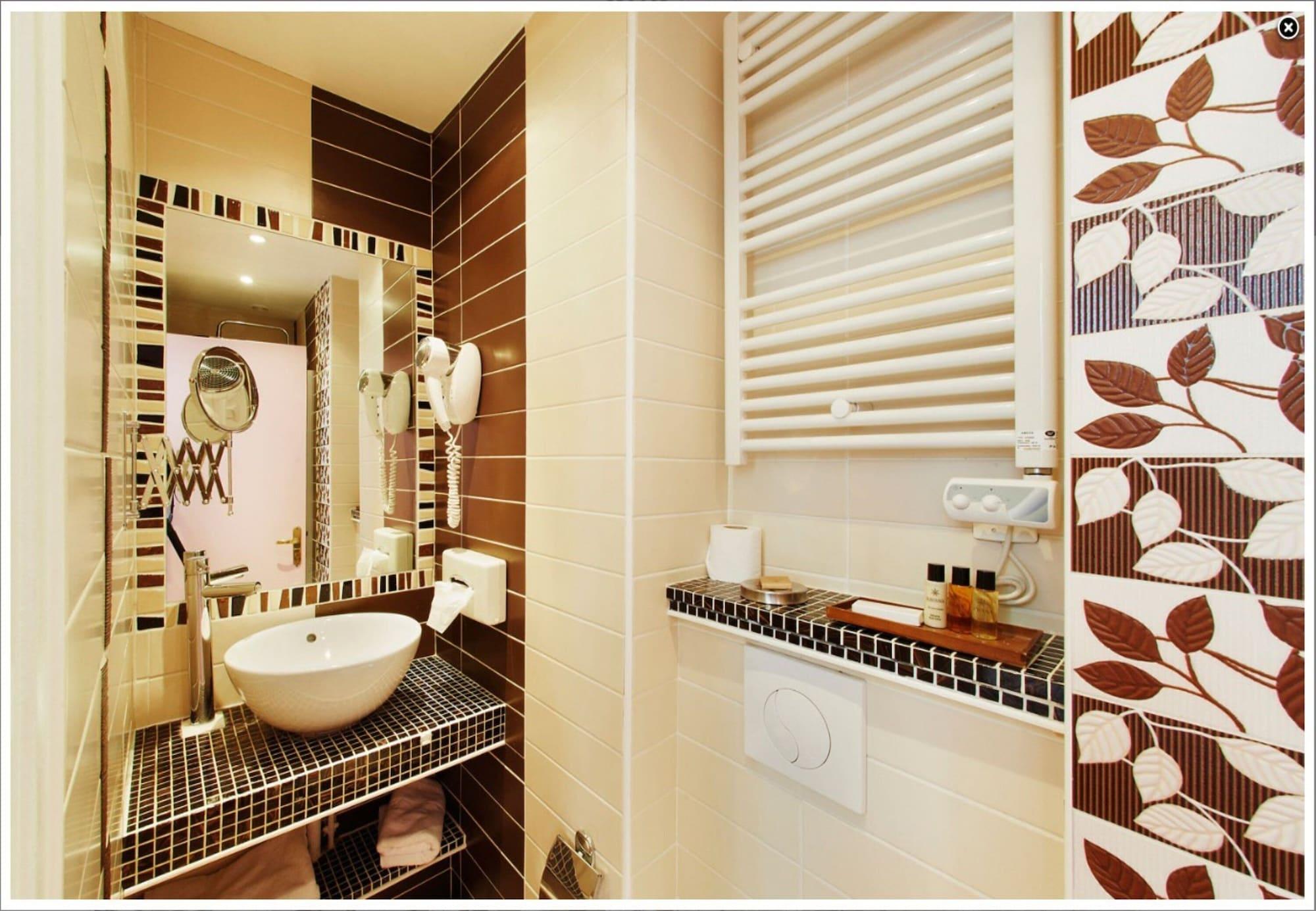 Hotel Poussin Paris Ngoại thất bức ảnh
