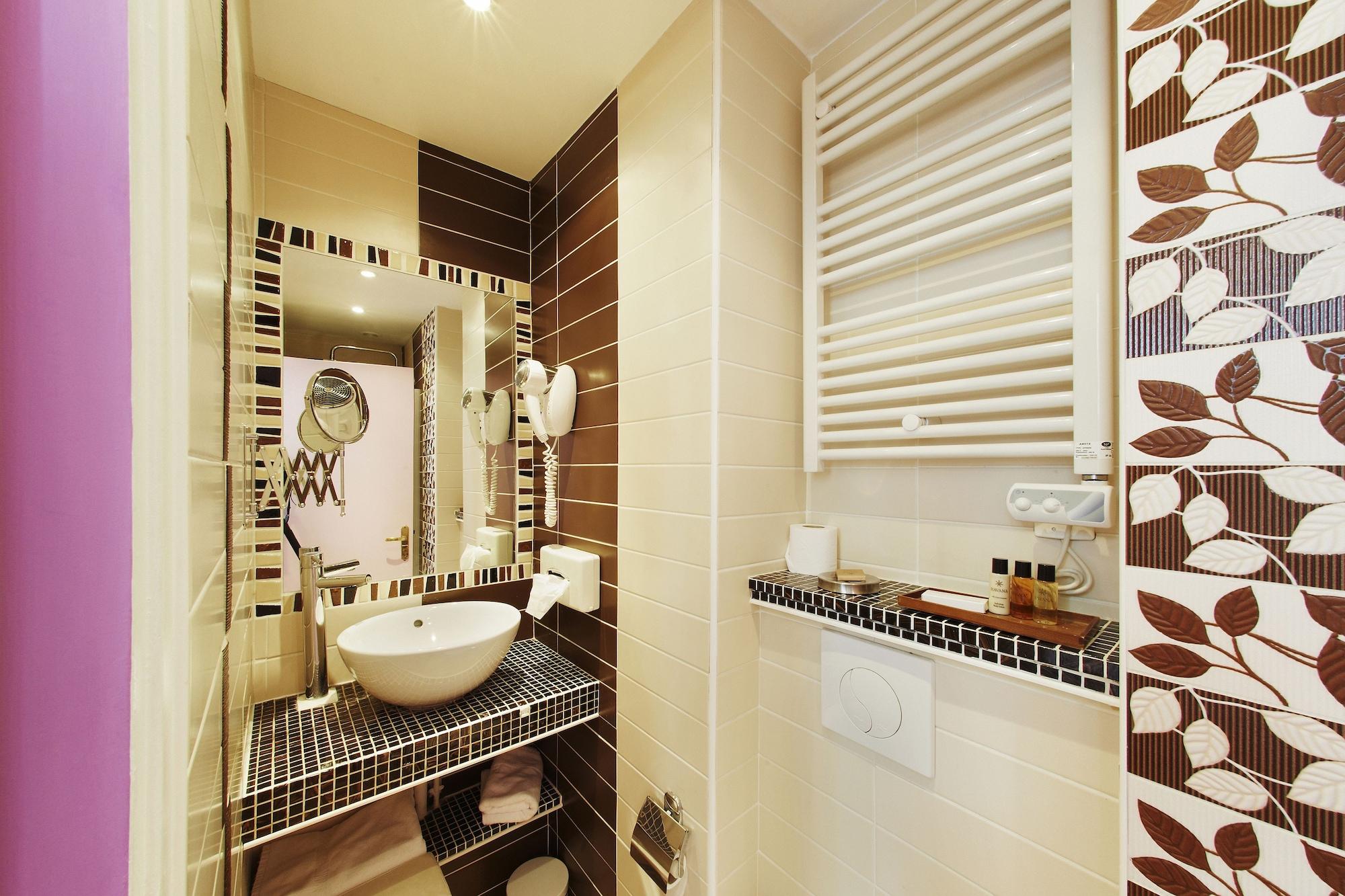 Hotel Poussin Paris Ngoại thất bức ảnh
