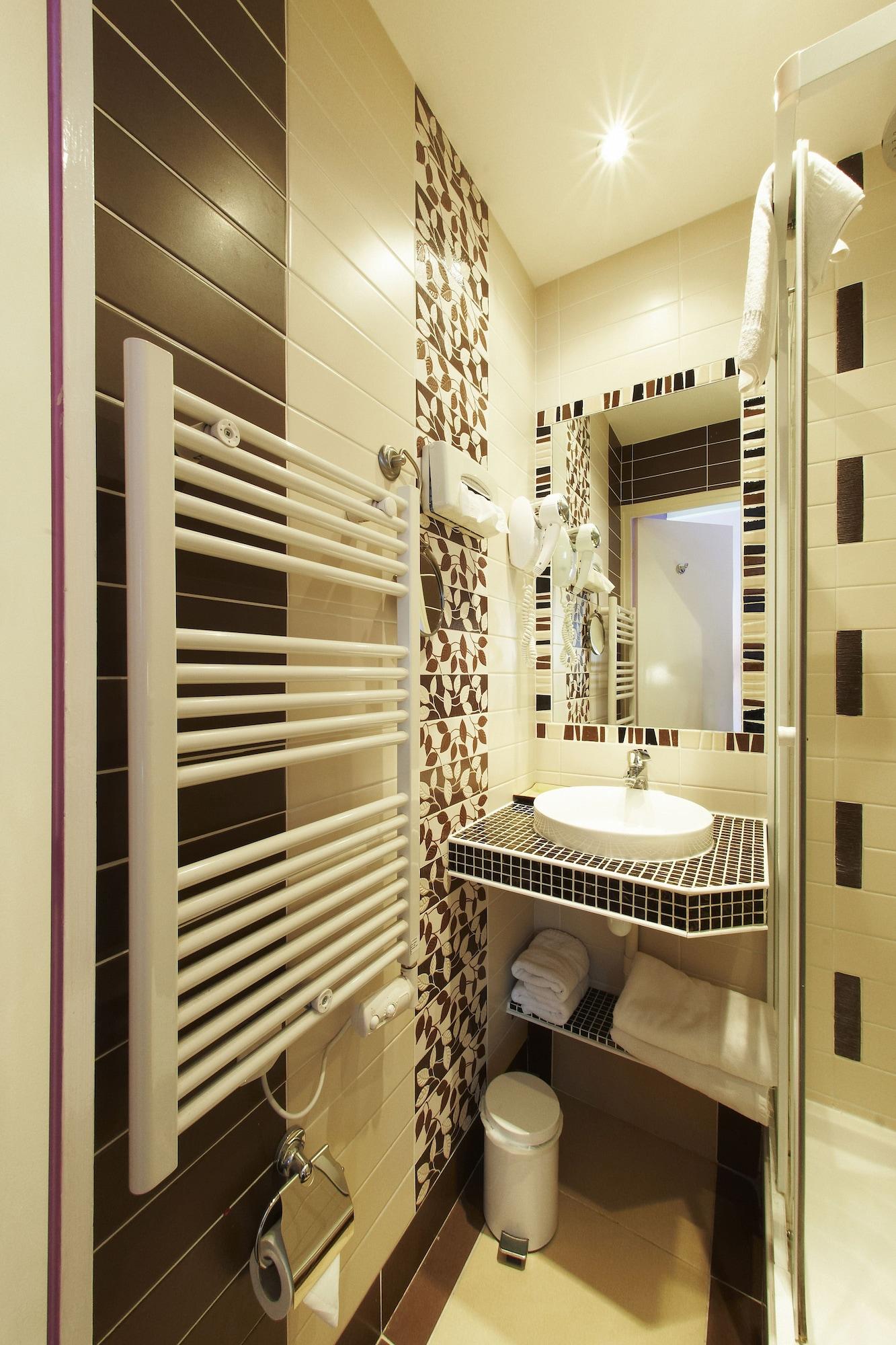 Hotel Poussin Paris Ngoại thất bức ảnh