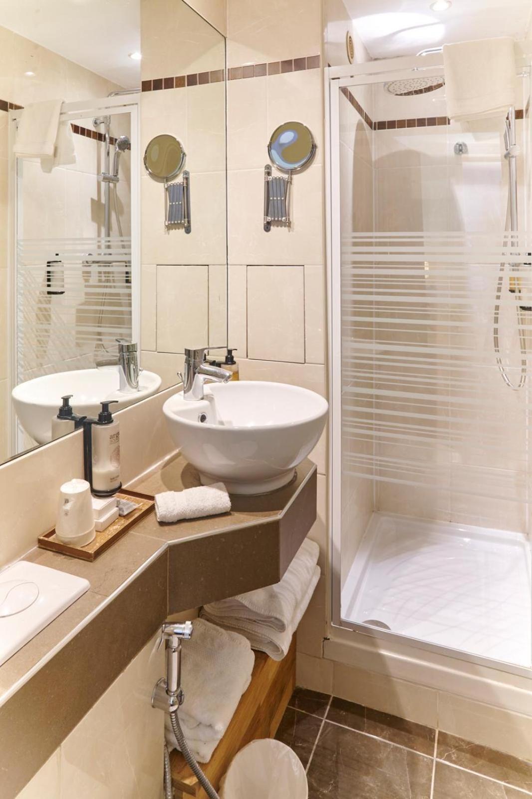 Hotel Poussin Paris Ngoại thất bức ảnh